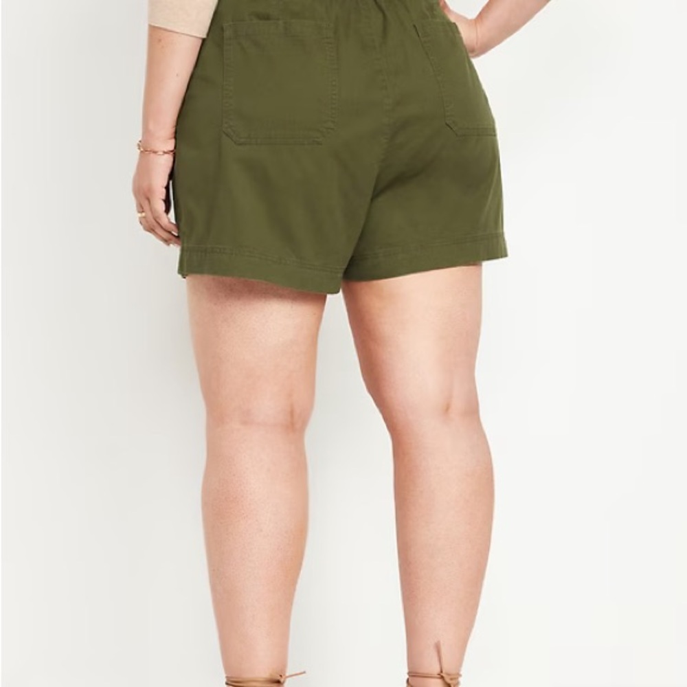 Old Navy Women's Cargo Shorts in Olive